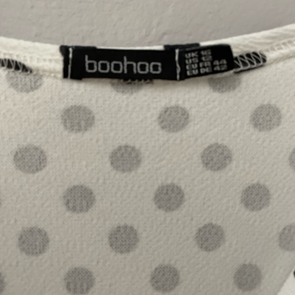 Boohoo White and Black Polka Dot Quarter Sleeve Midi Dress with Waist Tie - Picture 4 of 6